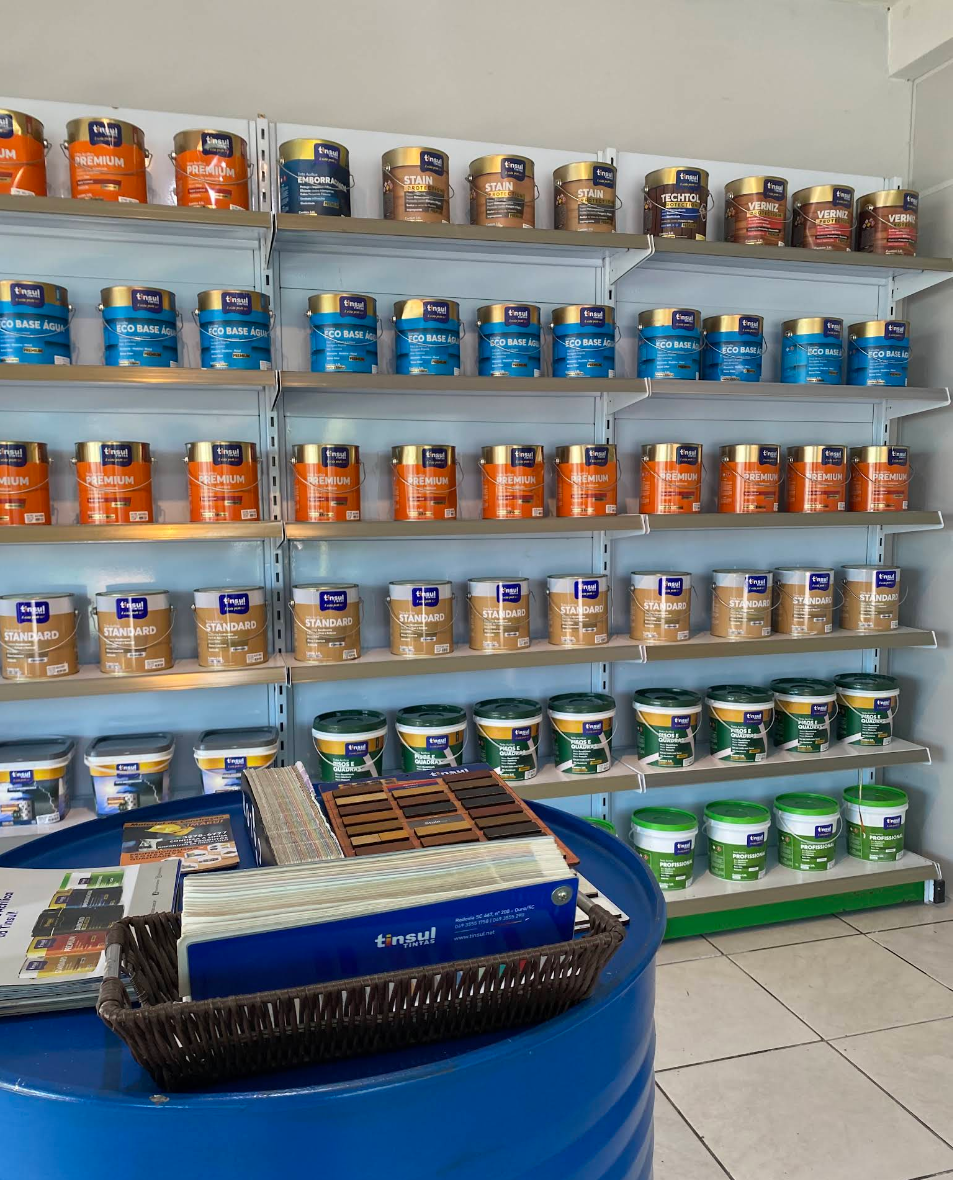 Leque de cores e catálogos disponíveis na loja